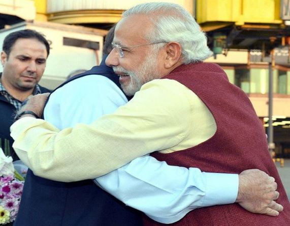Thủ tướng Pakistan Nawaz Sharip tiếp Thủ tướng Ấn Độ Narendra Modi. Ảnh: PA.