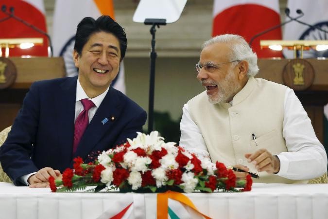 Thủ tướng Nhật Bản Shinzo Abe và Thủ tướng Ấn Độ Narendra Modi, ảnh: Newsweek.