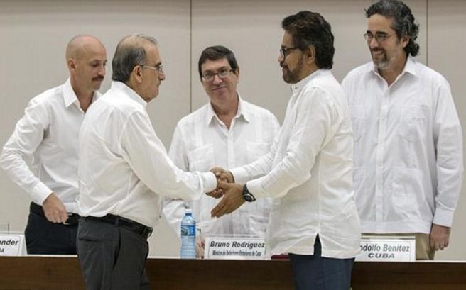 Những nhà đám phán của Chính phủ Colombia và FARC tại Havana, Cuba. Ảnh: AP.