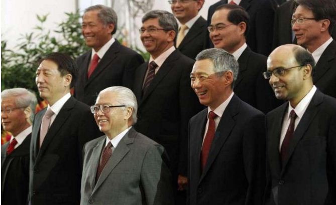 Tổng thống Singapore Tony Tan, Thủ tướng Lý Hiển Long và các thành viên Nội các, ảnh: The Straits Times.