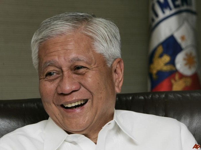 Ngoại trưởng Philippines Albert del Rosario, ảnh: cnnphilippines.com.