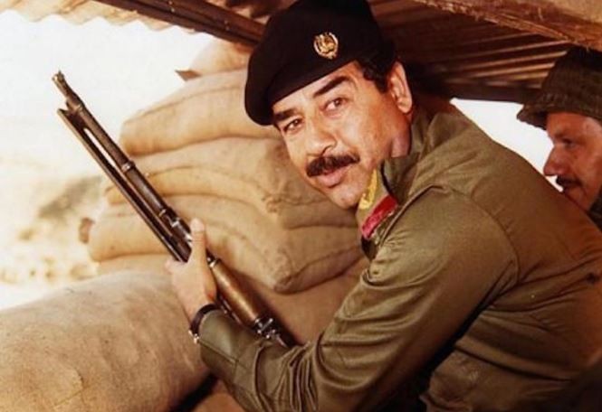 Cố Tổng thống Iraq Saddam Hussein đã thất bại thảm hại trong Chiến dịch Bão táp sa mạc vì ảo tưởng vào sức mạnh của Iraq. Ảnh: BBC.