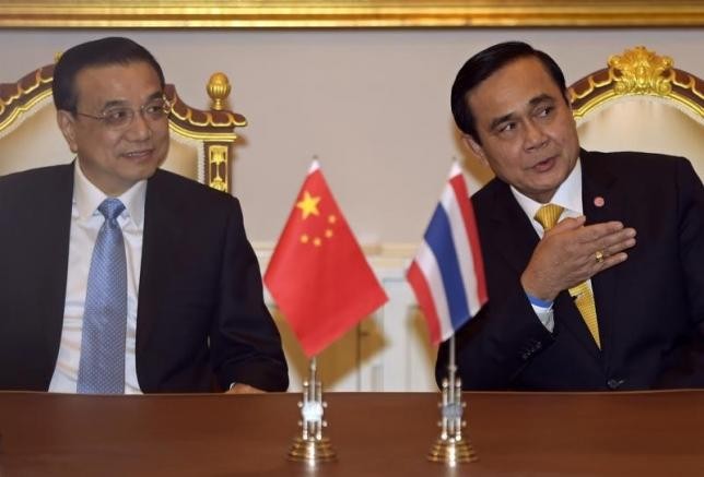 Thủ tướng Trung Quốc Lý Khắc Cường và Thủ tướng Thái Lan Prayut Chan-o-cha, ảnh: Reuters.