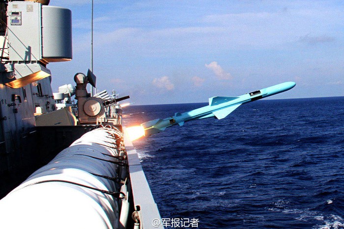 Trung Quốc bắn tên lửa diễn tập trên Biển Đông. Ảnh: Quân Giải phóng.