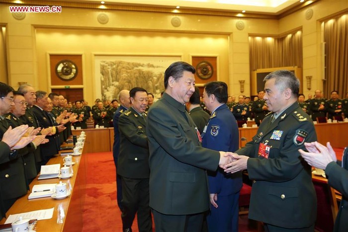 Chủ tịch Trung Quốc Tập Cận Bình gặp gỡ các sĩ quan quân đội tham dự kỳ họp Lưỡng Hội năm nay, ảnh: Tân Hoa Xã.