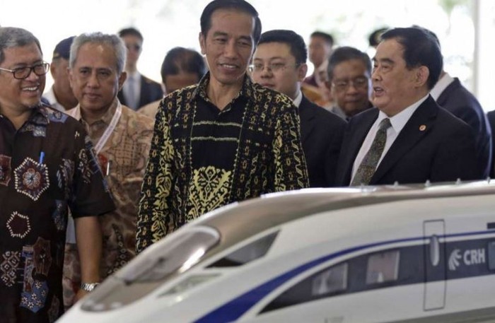 Tổng thống Indonesia Joko Widodo tham gia lễ khởi công đường sắt cao tốc Bandung - Jakarta, ảnh: SCMP.