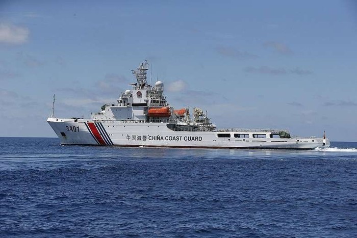 Tàu Cảnh sát biển Trung Quốc đã ngang nhiên mò vào tận vùng đặc quyền kinh tế của Indonesia ở quần đảo Natuna cứ như là &quot;vùng biển Trung Quốc&quot;. Ảnh: The Straits Times.