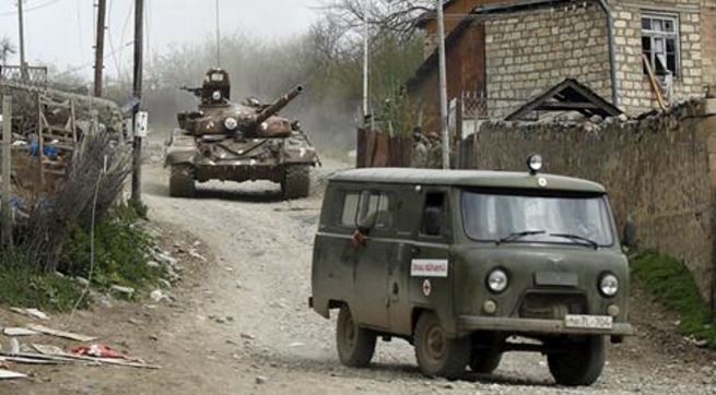 Lợi ích của nhân dân Armenia và Azerbaijan đã bị lãng quên trong cuộc xung đột tại Nagorno-Karabakh. Ảnh: Reuters.