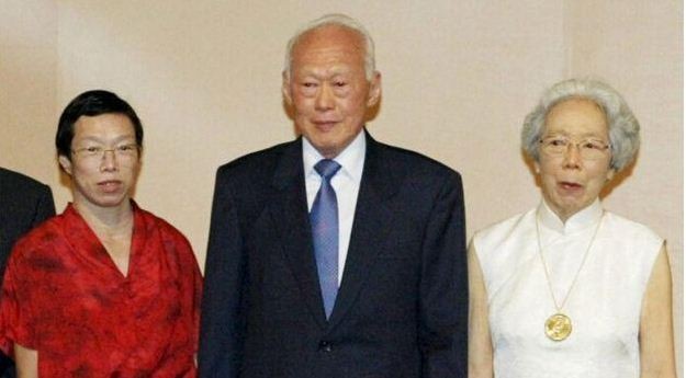 Ba Lý Vĩ Linh cùng cha mẹ mình – cố Thủ tướng Singapore Lý Quang Diệu và phu nhân. Ảnh: BBC.