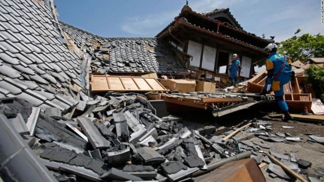 Hình ảnh về sự tàn phá của động đất “đôi” tại Nhật Bản. Ảnh: CNN.