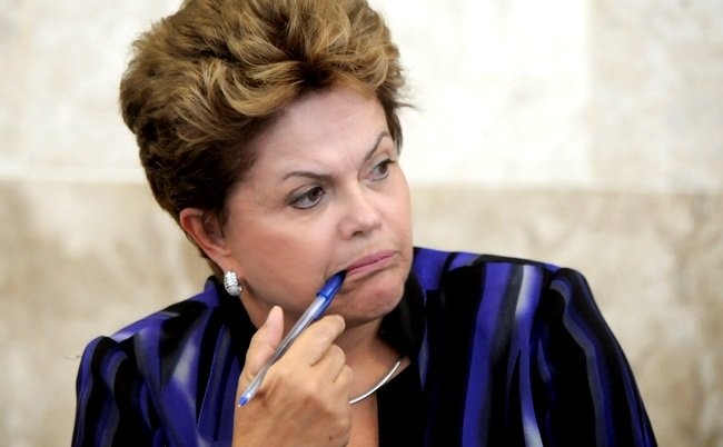 Tổng thống Braxil Dilma Rousseff có nguy cơ bị tước bỏ quyền lực vĩnh viễn. Ảnh: pragmatismopolitico.com.br.