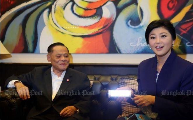 Cố Thủ tướng Thái Lan Banharn Silpa-archa và Cựu Thủ tướng Yingluck Shinawatra – cả hai chính trị gia đều bị xem là những người lãnh đạo thiếu tầm. Ảnh: Bangkok Post.
