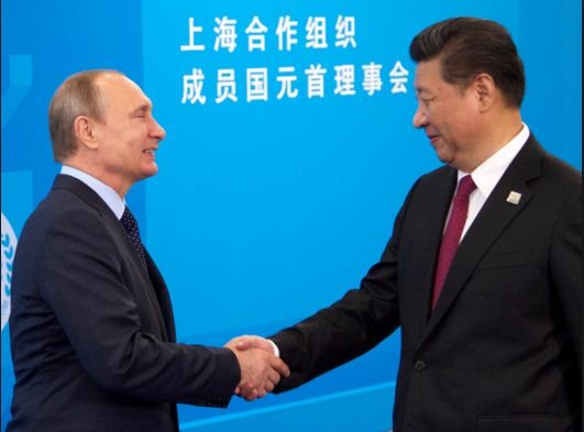Tổng thống Nga Vladimir Putin và Chủ tịch Trung Quốc Tập Cận Bình, ảnh: The Japan Times.