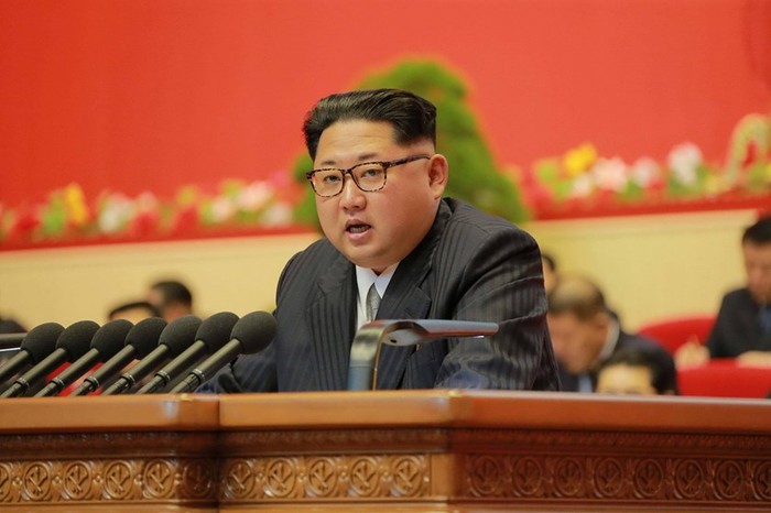 Nhà lãnh đạo CHDCND Triều Tiên Kim Jong-un tiếp tục ca ngợi thành quả chính sách phát triển vũ khí hạt nhân trong phiên khai mạc Đại hội đảng Lao động Triều Tiên hôm Thứ Sáu, ảnh: KCNA/