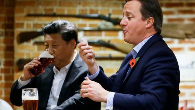 Trung Quốc có thể gây tan rã EU thông qua &quot;bạn vàng&quot; Anh quốc, Thủ tướng Anh David Cameron tiếp Chủ tịch Trung Quốc Tập Cận Bình, ảnh: BBC.