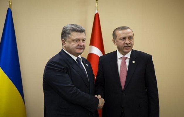 Tổng thống Ulraine Porosenko và Tổng thống Thổ Nhĩ Kỳ Erdogan - hai mắt xích quan trọng trong liên minh chồn –cáo. Ảnh: Reuters.