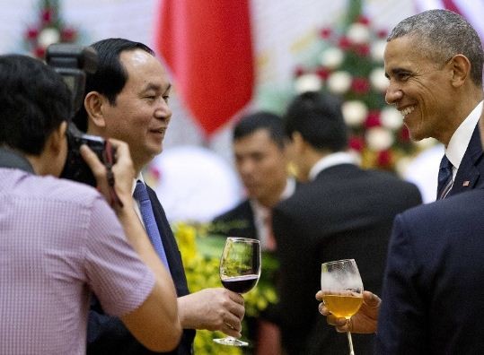 Chủ tịch nước Trần Đại Quang chủ trì tiệc chiêu đãi Tổng thống Barack Obama cùng phái đoàn cấp cao Hoa Kỳ, ảnh: SN/AP.