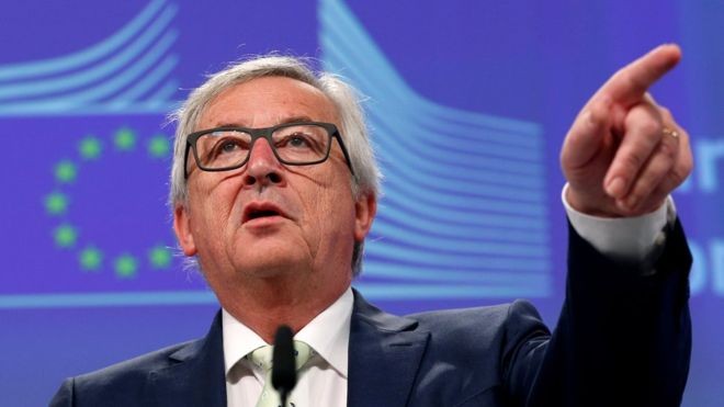 Chủ tịch Ủy ban châu Âu Jean-Claude Juncker và lãnh đạo EU đã bắn một mũi tên trúng nhiều đích qua việc hối thúc nước Anh nhanh chóng rời EU. Ảnh: BBC.