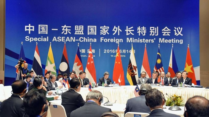 Hội nghị Đặc biệt Ngoại trưởng ASEAN - Trung Quốc tại Côn Minh, Vân Nam, Trung Quốc phải rút lại tuyên bố chung. Ảnh: SCMP.