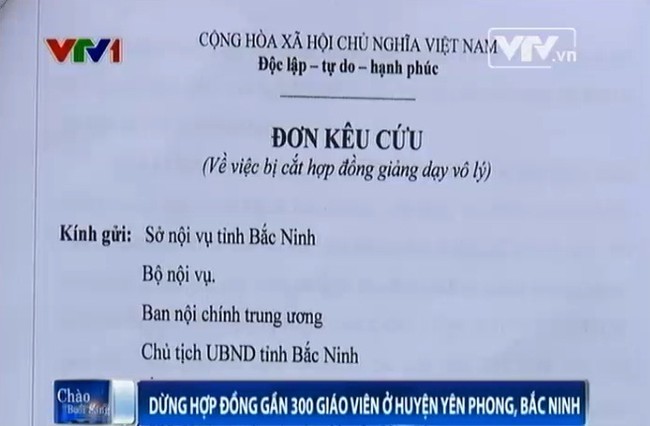3 năm trước, sự việc đột ngột cắt hợp đồng của hơn 300 giáo viên huyện Yên Phong, Bắc Ninh đã làm dậy sóng dư luận. Ảnh: VTV.