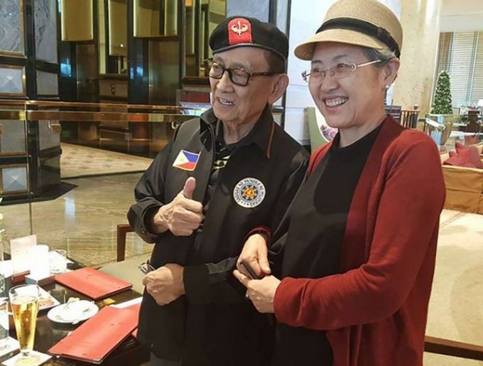 Ông Fidel Ramos và bà Phó Oánh trong cuộc gặp tại Hồng Kông, ảnh: SCMP.