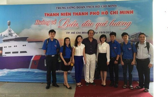 Tiến sĩ Trần Công Trục trong một buổi tọa đàm với thanh niên thành phố Hồ Chí Minh về biển đảo quê hương. Ảnh do tác giả cung cấp.
