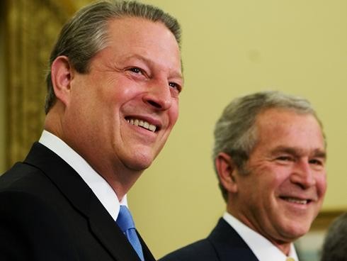 Năm 2000, George Bush chiến thắng Al Gore trong một cuộc bầu cử Tổng thống gay cấn bậc nhất trong lịch sử chính trị nước Mỹ. Ảnh: content.usatoday.com.