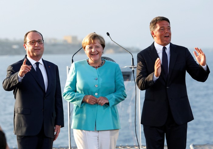 Bộ ba Francois Holland – Angela Merkel – Mateo Renzi, biểu tượng của “tam trụ” trong EU thời hậu Brexit. Ảnh: newsweek.com.