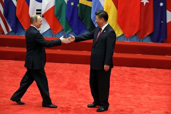 Tổng thống Nga Vladimir Putin và Chủ tịch Trung Quốc Tập Cận Bình, ảnh: AP.