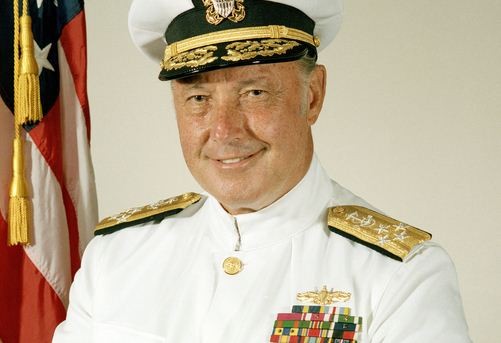Đô đốc James A. Lyons, ảnh: alchetron.com.