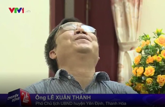 Ông Lê Xuân Thành, Phó Chủ tịch UBND huyện Yên Định, Thanh Hóa và câu trả lời: Không lý giải được! Ảnh chụp màn hình phóng sự của Chuyển động 24h, VTV.