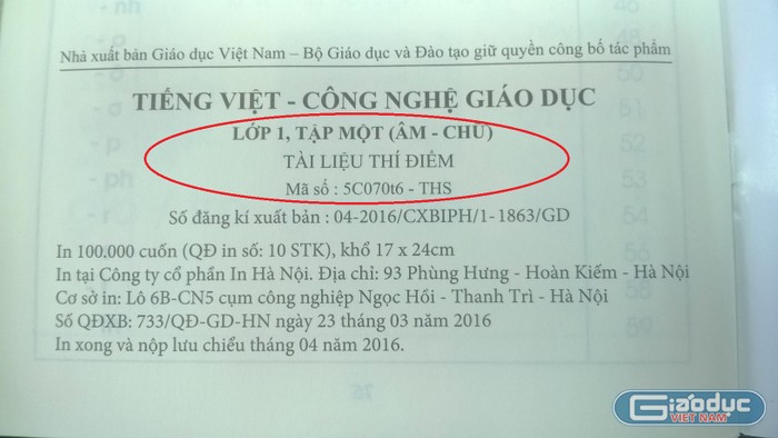 Cuốn Tiếng Việt - Công nghệ giáo dục, lớp 1, tập một do Nhà xuất bản Giáo dục Việt Nam phát hành ngày 23/3/2016 vẫn ghi rõ là &quot;Tài liệu thí điểm&quot;. Ảnh: giaoduc.net.vn.