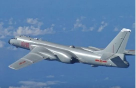 Máy bay ném bom chiến lược H-6K Trung Quốc, ảnh: CCTV.
