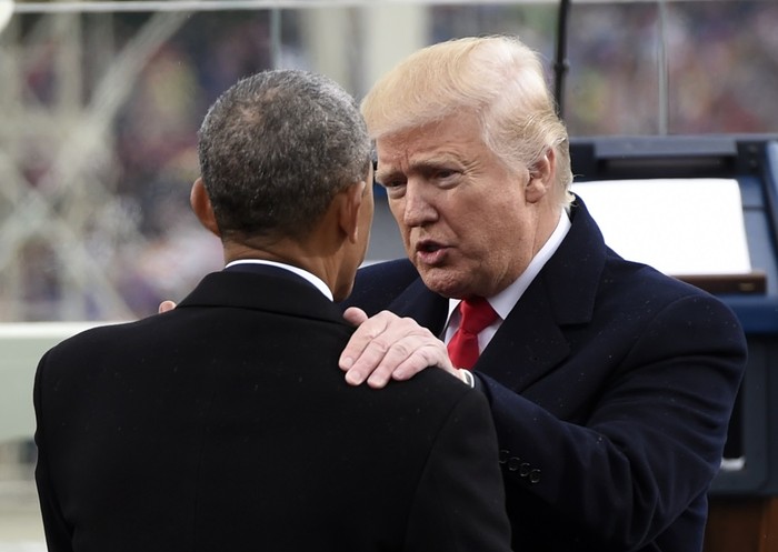 Tân Tổng thống Donald Trump tiễn người tiền nhiệm Barack Obama rời Điện Capitol sau lễ nhậm chức hôm 20/1, ảnh: AP.