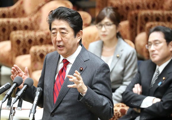 Thủ tướng Shinzo Abe phát biểu trước Ủy ban Ngân sách Hạ viện Nhật Bản, ảnh: Nikkei Asian Review.