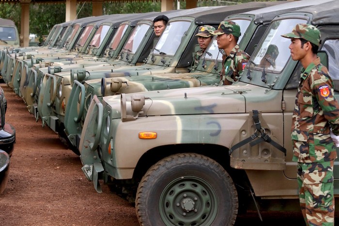 Xe quân sự đã qua sử dụng được Hàn Quốc tặng lại Campuchia, ảnh: Khem Sovannara / The Cambodia Daily.