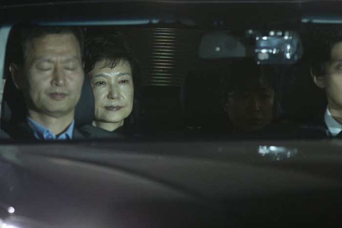 Bà Park Geun-hye bị bắt và áp giải đến trại giam sáng sớm hôm nay 31/3, ảnh: Korea Times.