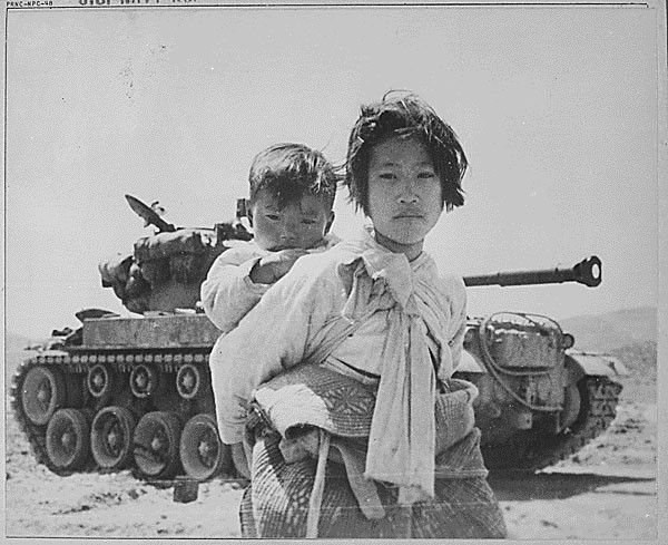 Dân tộc Triều Tiên trên 2 miền bán đảo đã và đang là nạn nhân của các siêu cường, ảnh minh họa: National Archives.