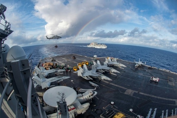 Tàu sân bay Mỹ USS Carl Vinson, ảnh: AP.