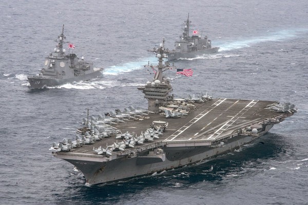 Cụm tàu sân bay USS Carl Vinson vẫn ở gần Philippines hôm 28/4, cho dù Tổng thống Donald Trump từng tuyên bố điều động nó đến bán đảo Triều Tiên, ảnh: The New York Times.