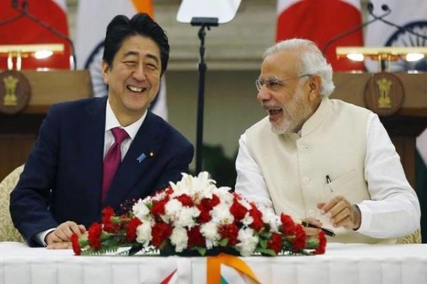Thủ tướng Nhật Bản Shinzo Abe và Thủ tướng Ấn Độ Narendra Modi, ảnh: Reuters.