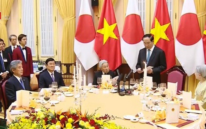 Chủ tịch nước Trần Đại Quang và Phu nhân chiêu đãi Nhà vua và Hoàng hậu Nhật Bản, ảnh: Quang Anh / VTV.