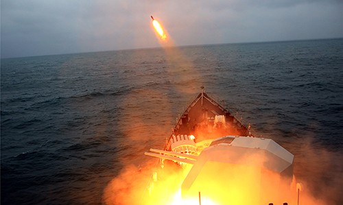 Một cuộc tập trận bắn đạn thật Trung Quốc thực hiện trên Biển Đông, ảnh: Thời báo Hoàn Cầu.
