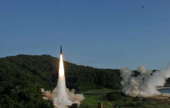 Liên quân Mỹ - Hàn tập trận bắn tên lửa hôm qua để phản ứng lại vụ thử tên lửa mới nhất của Bình Nhưỡng, ảnh: EPA / SCMP.