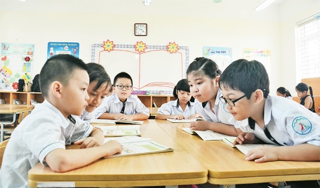 Giờ học theo mô hình VNEN của học sinh Trường tiểu học Khu đô thị Sài Đồng. Ảnh: THU HÀ / Báo Nhân Dân.