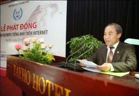 Tiến sĩ Nguyễn Vinh Hiển - Thứ trưởng Bộ Giáo dục và Đào tạo phát động cuộc thi tiếng Anh qua mạng internet (IOE) ngày 2/11/2010, ảnh: ioe.go.vn.