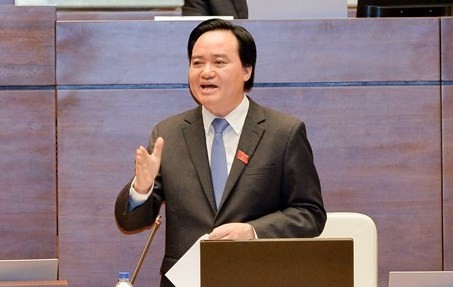 Bộ trưởng Bộ Giáo dục và Đào tạo Phùng Xuân Nhạ trả lời Quốc hội, ảnh: quochoi.vn.
