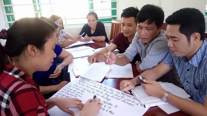 Học viên tham gia lớp tập huấn dạy tích hợp các môn khoa học tự nhiên ở trung học cơ sở huyện Võ Nhai, Thái Nguyên ngày 14, 15/10/2017 tham gia thảo luận, ảnh: cddspthainguyen.edu.vn.