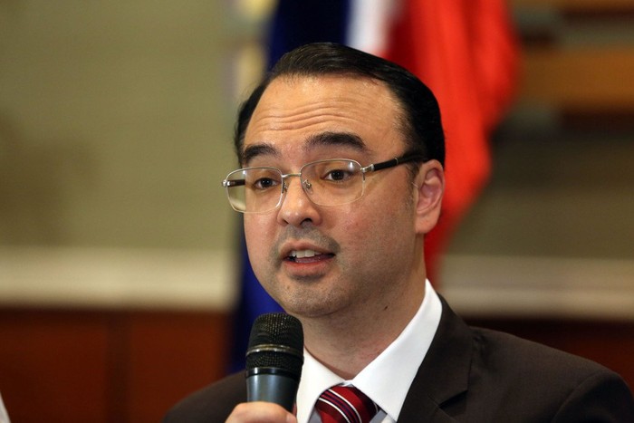 Ngoại trưởng Philippines Alan Peter Cayetano, ảnh: Philippines Daily Inquirer.