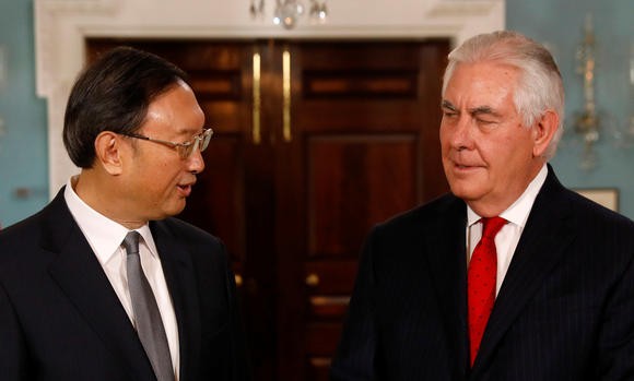 Ông Dương Khiết Trì và Ngoại trưởng Mỹ Rex Tillerson, ảnh: Nikkei Asia Review.